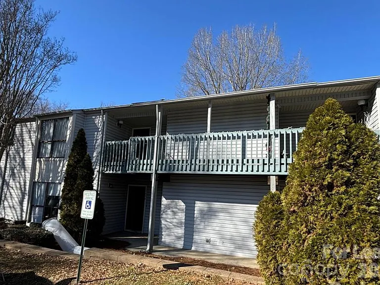 11040 Harrowfield Rd — Photo 1