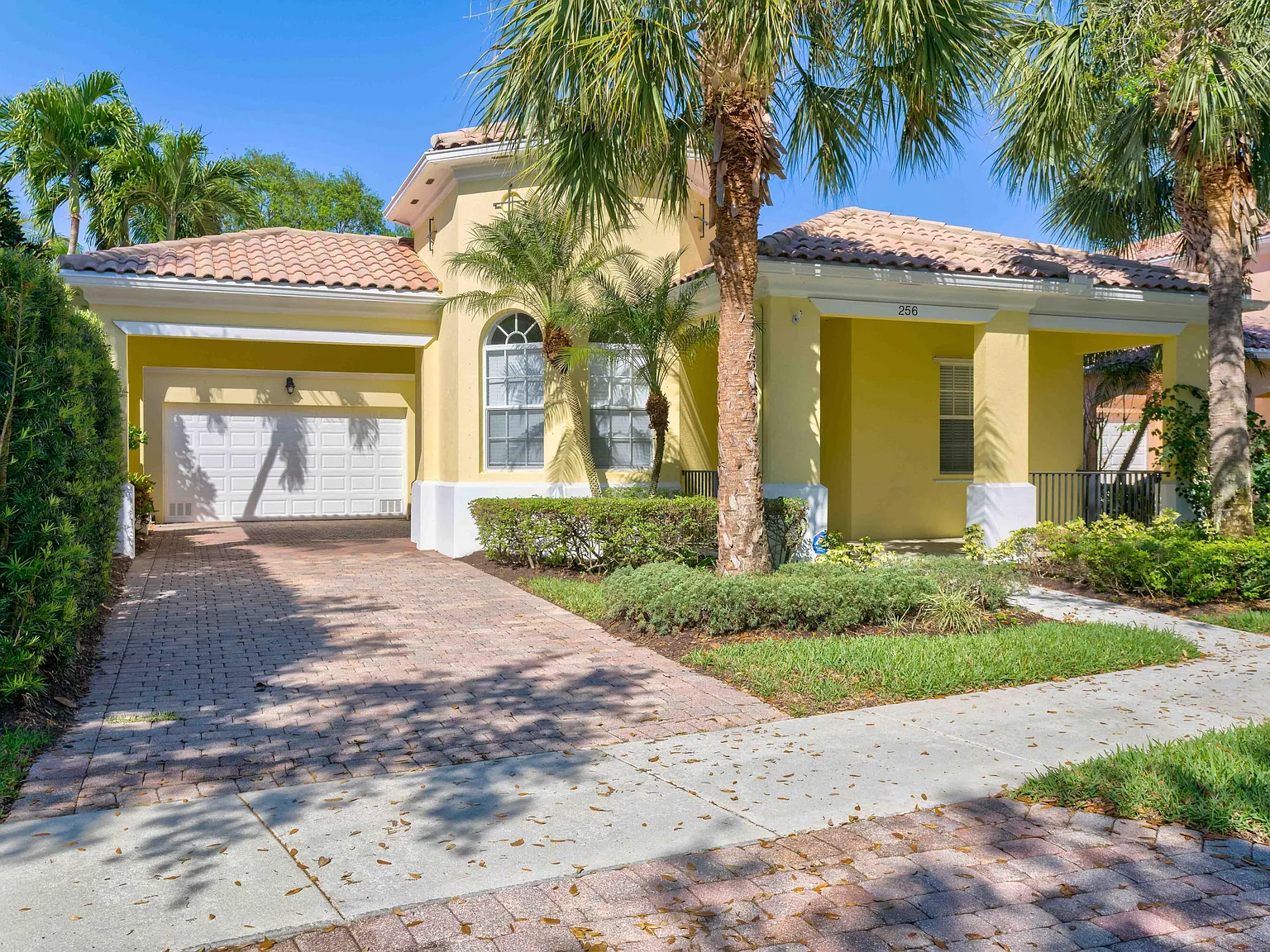 3 bed, 2.0 bath, 2038 sqft, $5,400 — Photo 1
