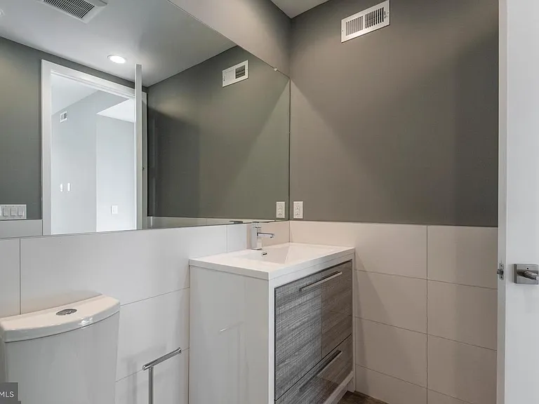 1340 S 13th St #2I — Photo 13
