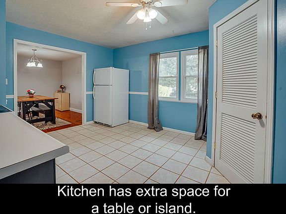 5th image of 410 W Hickory Dr