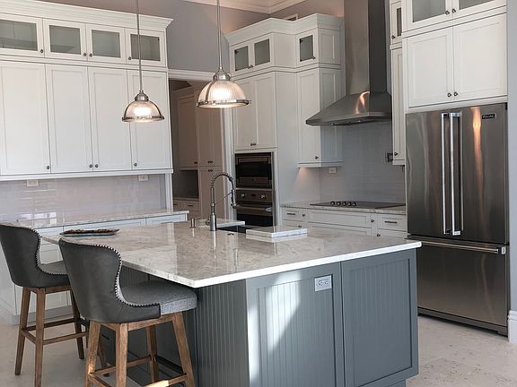Custom Kitchen w/ Viking SS 