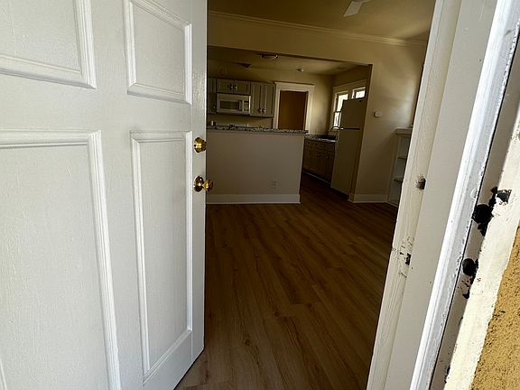 2nd image of 1523 E 9th St #1523