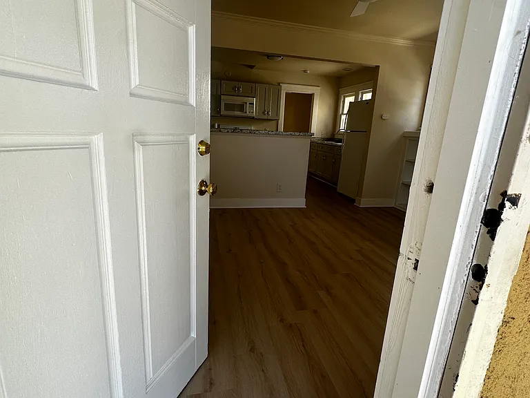 1523 E 9th St #1523 — Photo 2