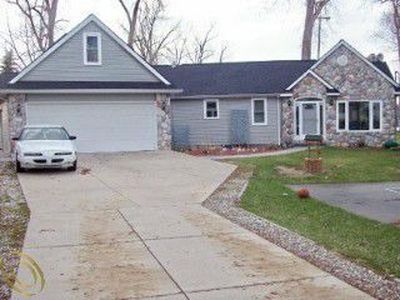 8866 Arlington Rd, White Lake, MI, 48386