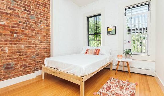 4th image of 1396 Putnam Ave #2R