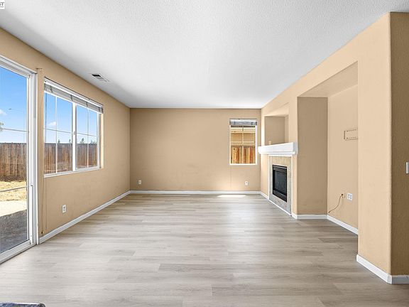 4th image of 4528 Wagon Trail Way