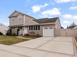 47 Colonial Rd, Old Bethpage, NY 11804