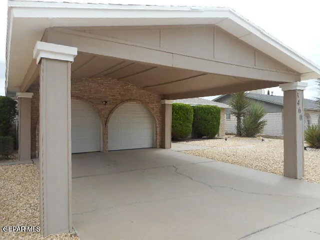 3 bed, 2.0 bath, 1401 sqft, $2,000 — Photo 3