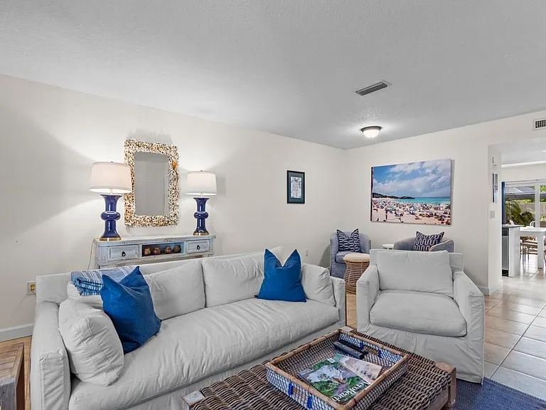 831 Camelia Ln #4 — Photo 4