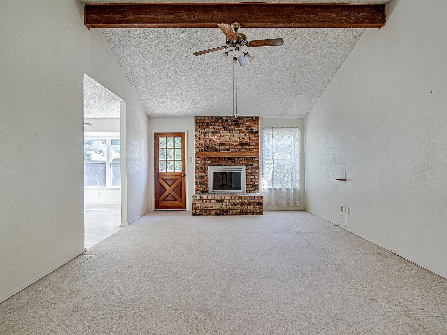 3 bed, 1352 sqft, $1,875 — Photo 2