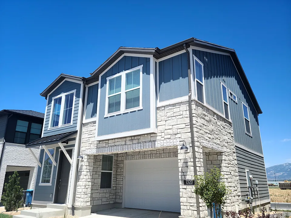 1320 W Cornstalk Ln