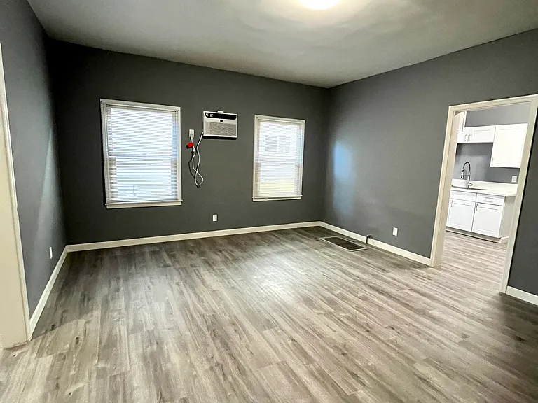 1140 E Elk Ave #3 — Photo 2