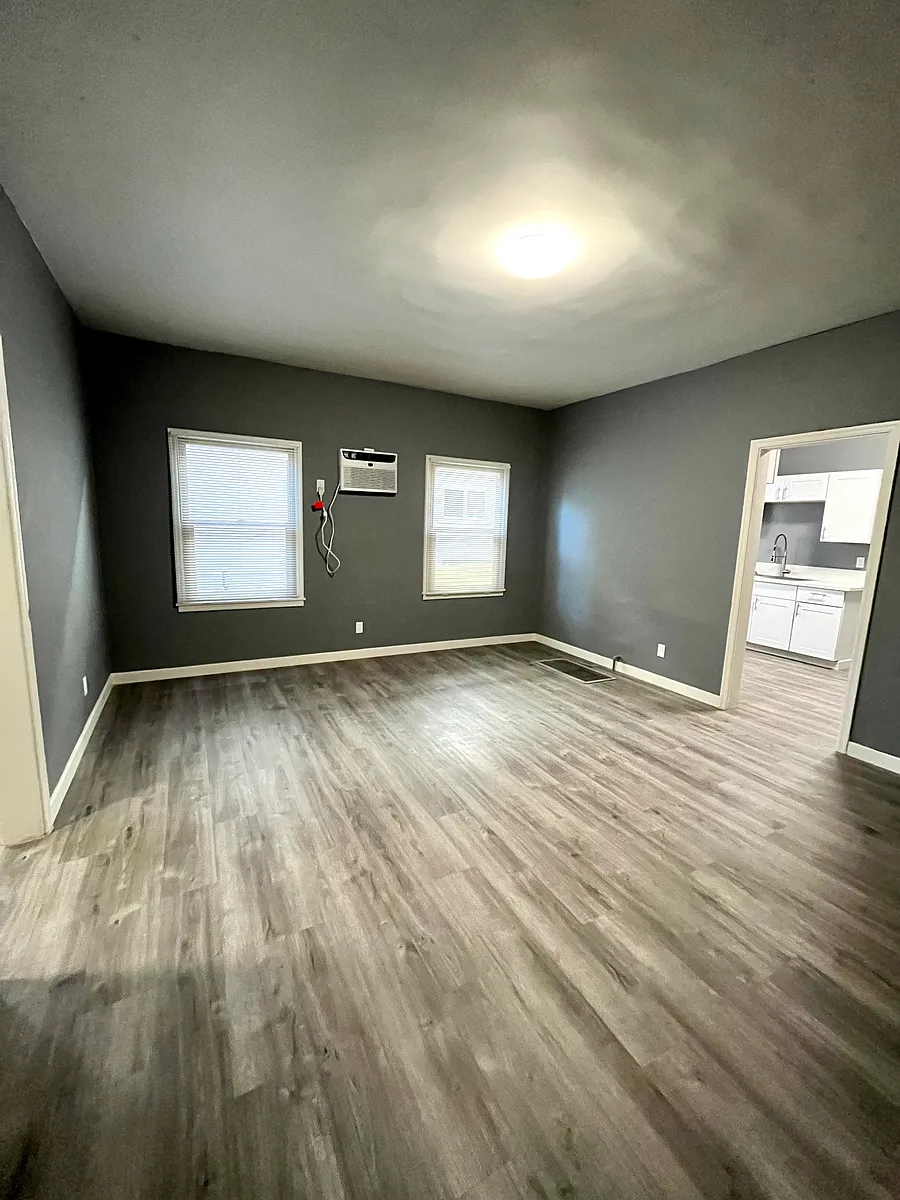 Building Photo - 1140 E Elk Ave #3