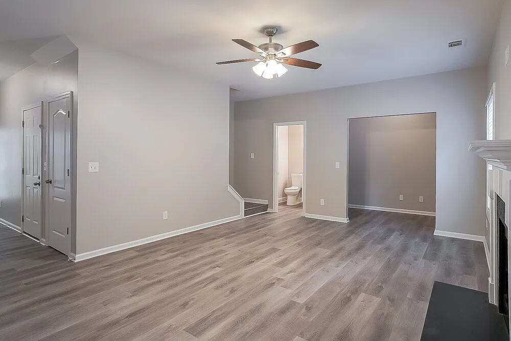 4 bed, 2.5 bath, 2194 sqft, $2,285 — Photo 4