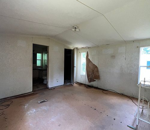 2nd image of 121 Elijah Hill Ln