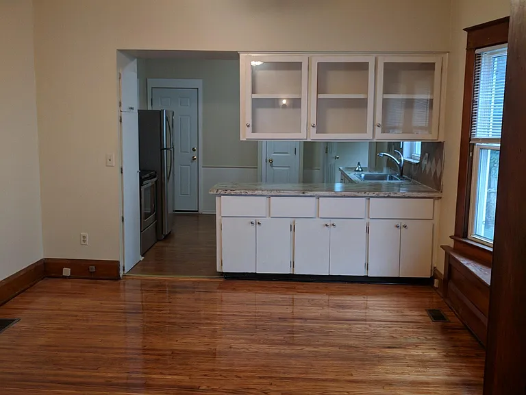4112 Burnham Ave #LOWER — Photo 5