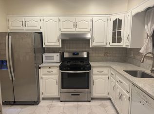 850 Paterson Ave #B, East Rutherford, NJ 07073