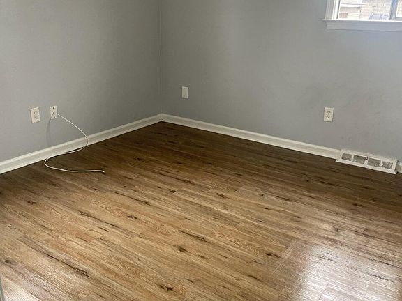 3rd image of 1525 Gordon Ave SE