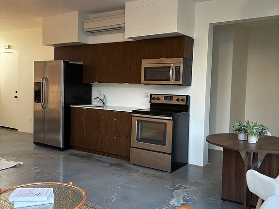 4th image of 3053 Broadway Unit 5