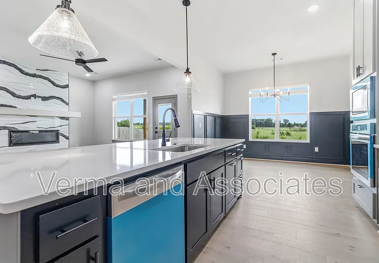 930 Trestle Ln — Photo 14