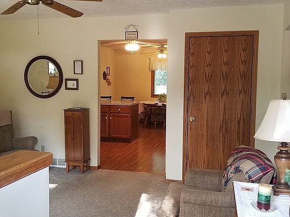 4th image of 947 Cherry Ln