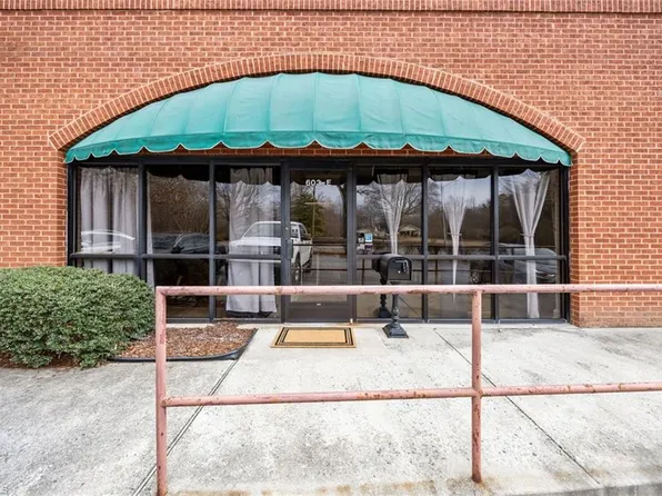 603 E Eastchester Dr, High Point, NC 27262