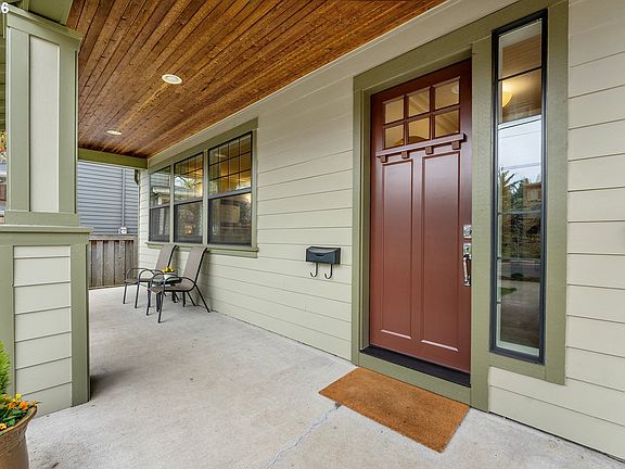 2nd image of 3803 SE Nehalem St