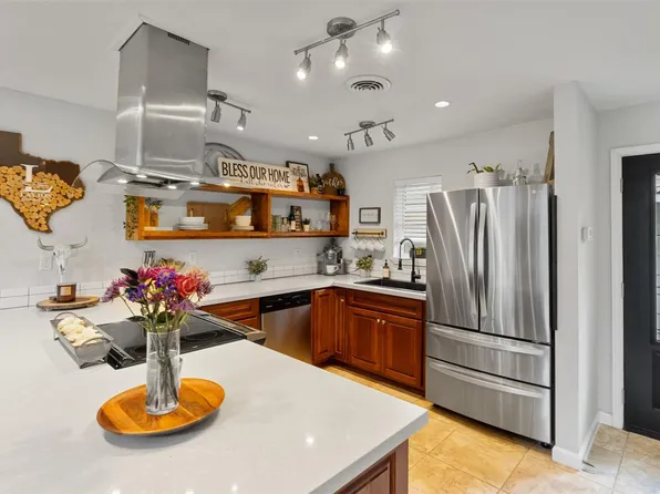 735 Worthshire St, Houston, TX 77008