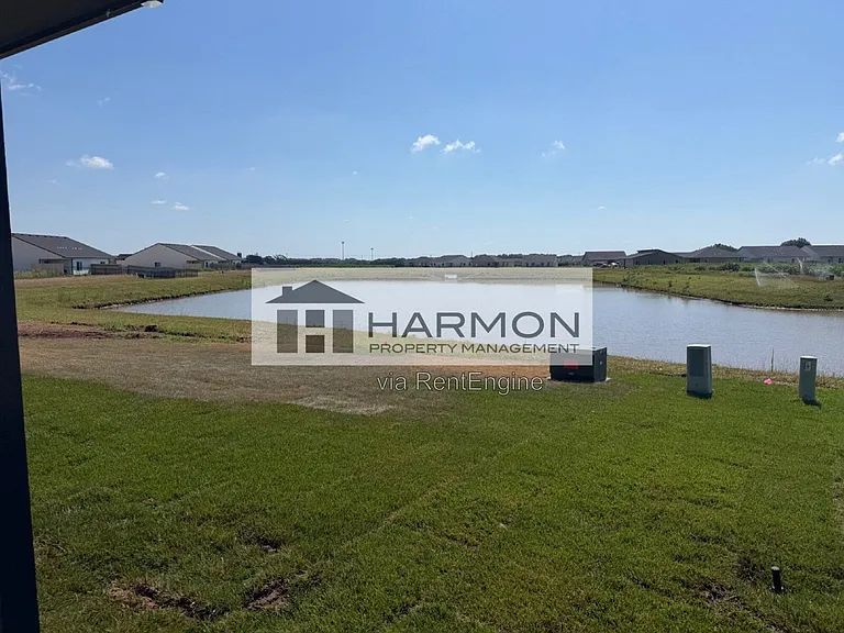 2112 N Reece Rd — Photo 15
