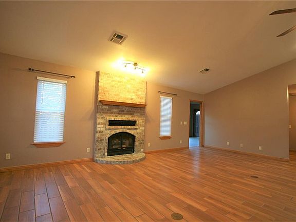 4th image of 15807 Cypress Ln