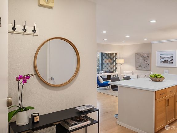 5th image of 2524 Boyer Avenue E #332