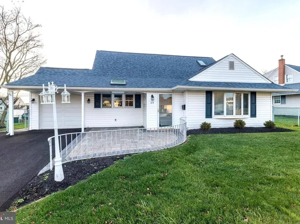 29 Hope Rd, Levittown, PA 19056