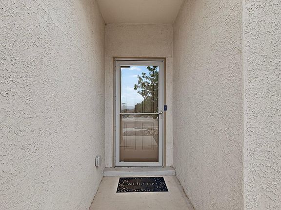 5th image of 5813 Colfax Pl NE