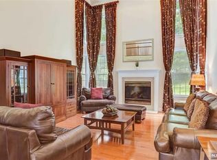 9 Overhill Rd, Wayne, NJ 07470