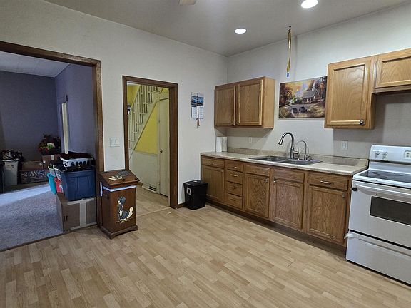 3rd image of 311 N Lake St