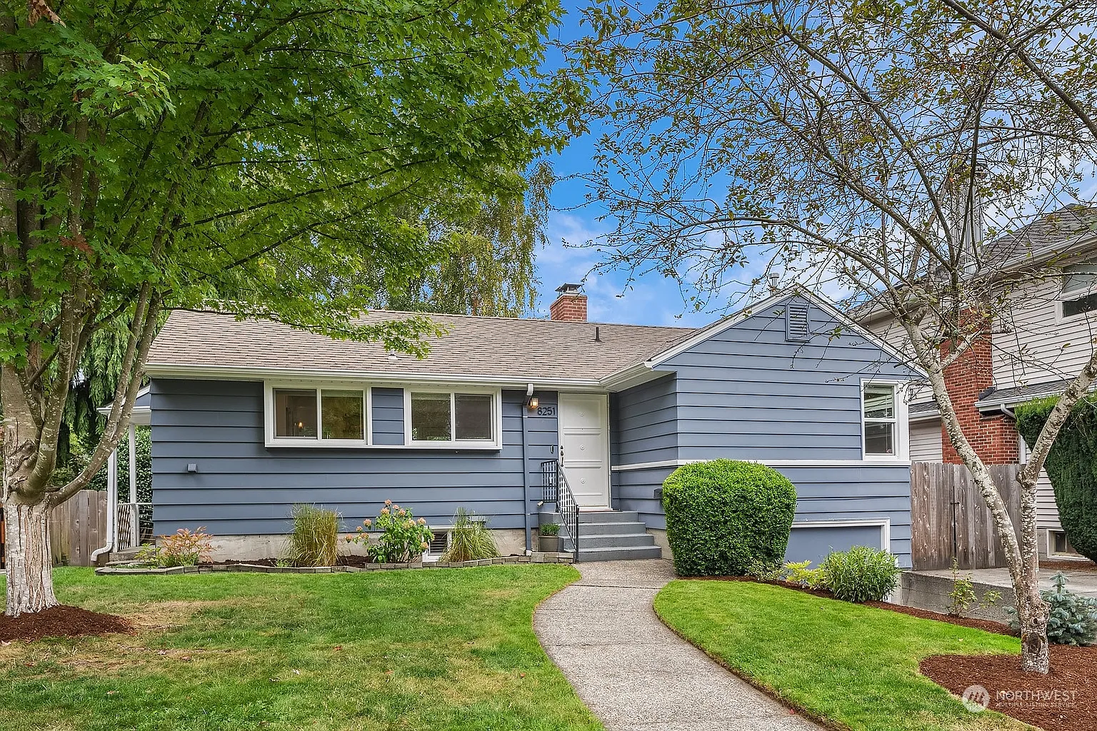 8251 40th Avenue NE photo 1