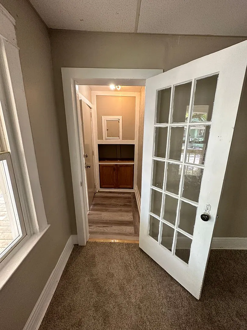 Spacious 5-Bedroom Home with 2 Full Baths, Freshly Rehabbed, Ready to rent — Photo 4