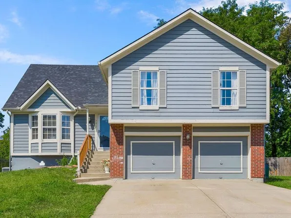 7012 E 123rd St, Grandview, MO 64030