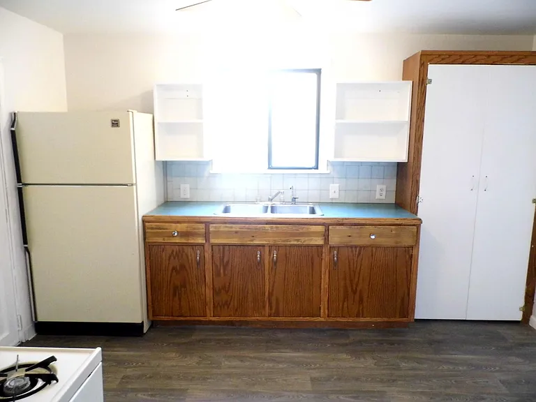 141 W Delavan Ave #UPPER — Photo 5