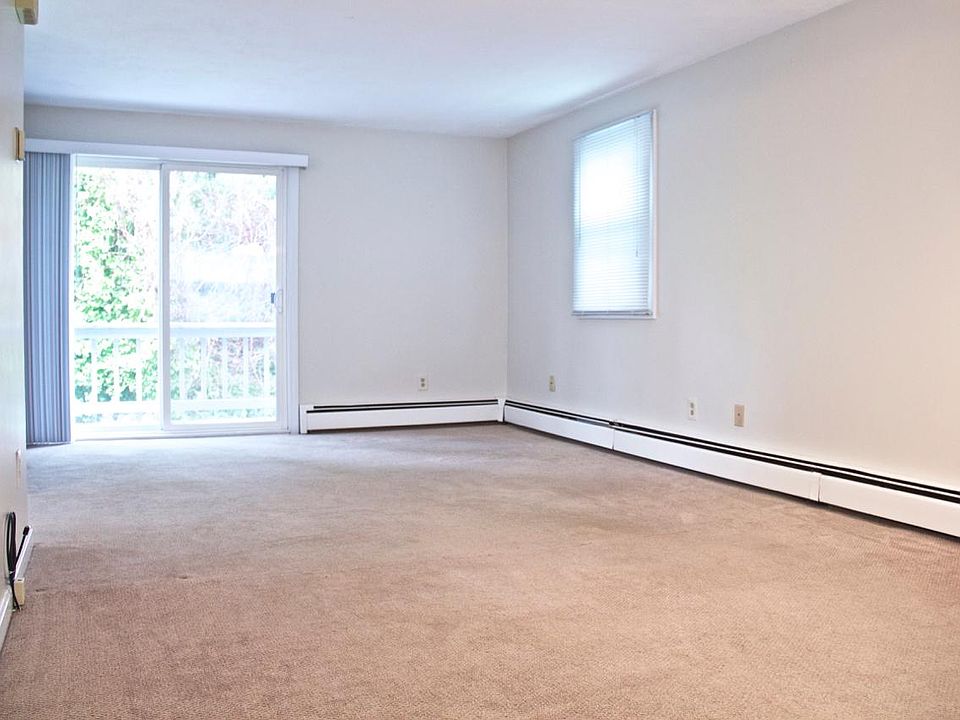 1st image of 106 Woodhaven Ct