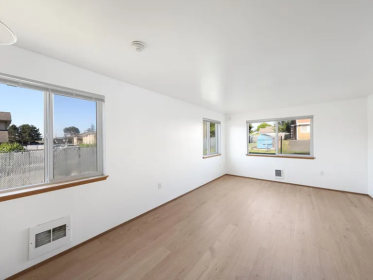 Borders Edge Apartments - Whidbey Ave — Photo 5