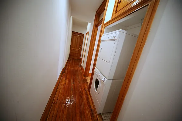 Rented by Metropolitan Realty | media 19