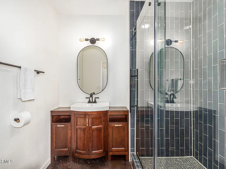 2402 W Weldon Ave — Photo 14