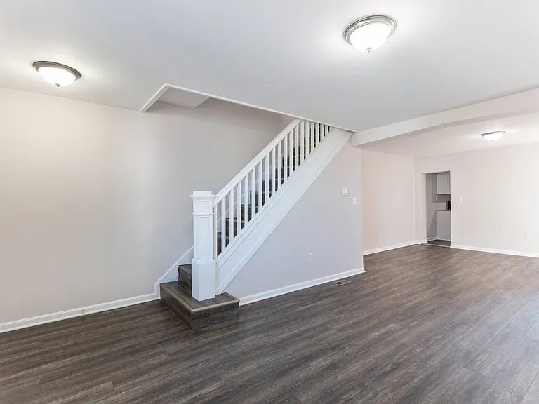 1514 N Luzerne Ave — Photo 13