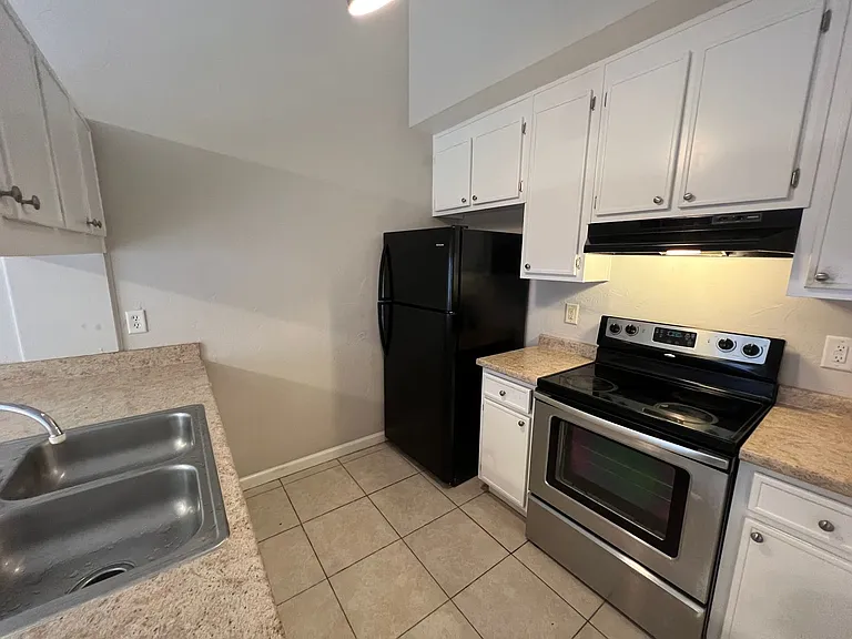 1801 Fairlane Rd — Photo 10