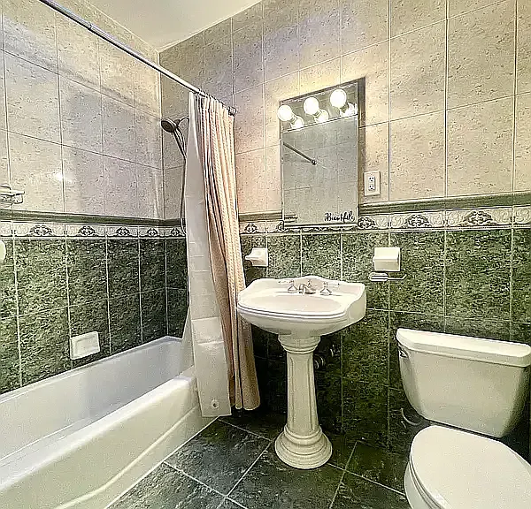 22-26 36th St #2I — Photo 9