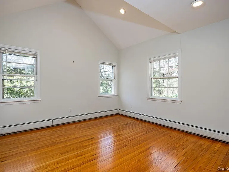 644 Gilbert Ave — Photo 14
