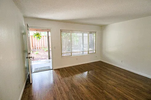 400-406 NE 63rd Ave #402 Photo 1 400-406 NE 63rd Ave #402 Photo 1
