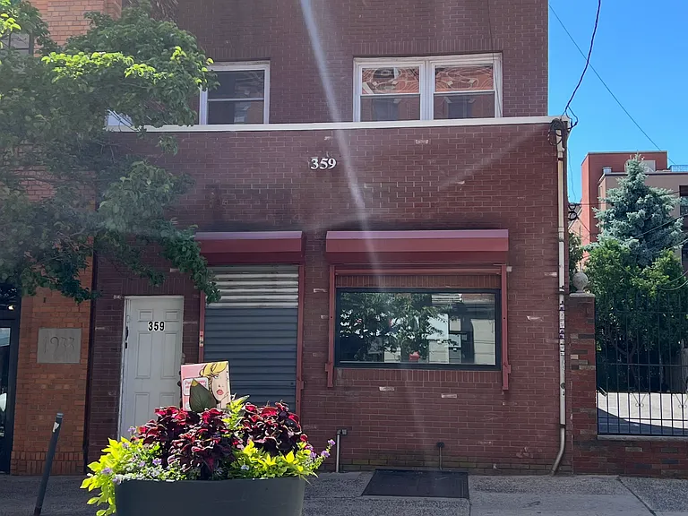 359 Grove St #2 — Photo 2