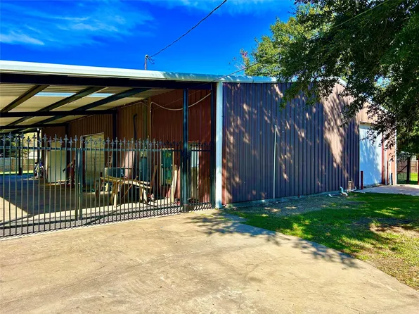 8766 Beauxart Garden Rd, Beaumont, TX 77705